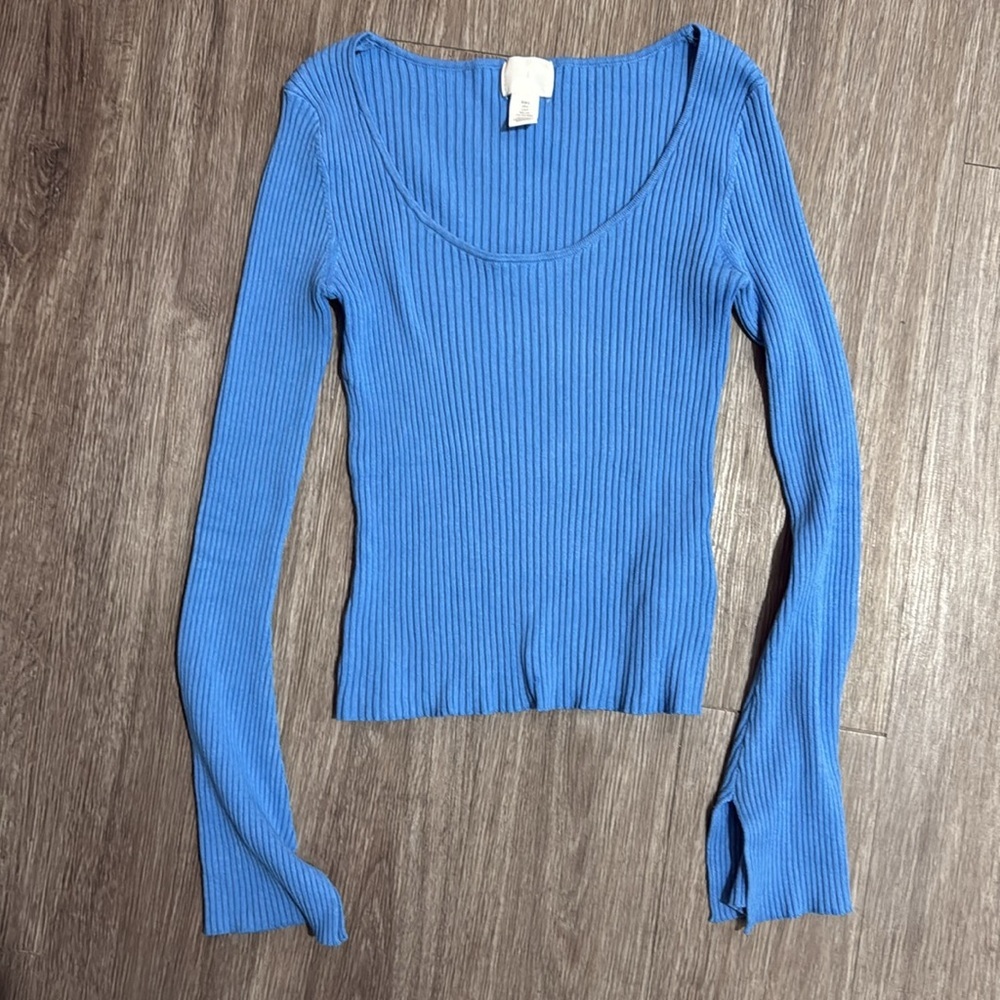 H&M blue long sleeve size small with bell sleeve
